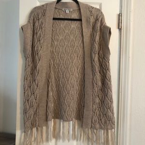 Knit vest with fringe